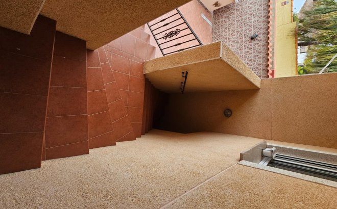 Resale - Villa -
Torrevieja - El Chaparral