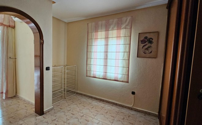 Resale - Villa -
Torrevieja - El Chaparral