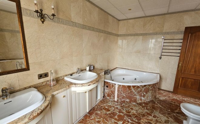 Resale - Villa -
Torrevieja - El Chaparral