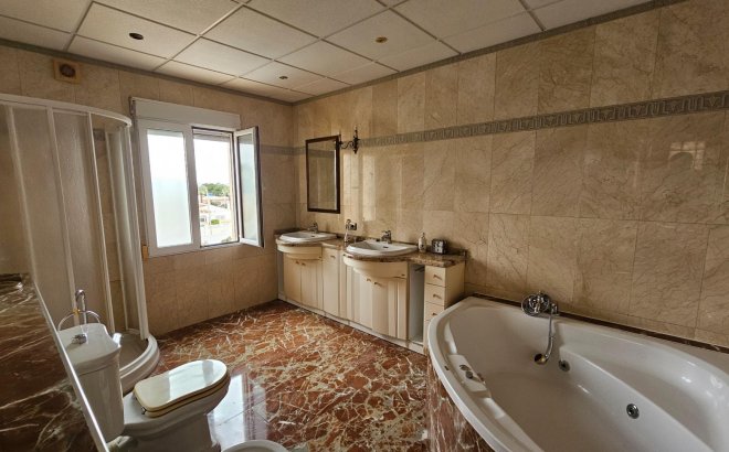 Resale - Villa -
Torrevieja - El Chaparral