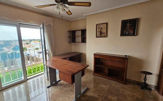 Resale - Villa -
Torrevieja - El Chaparral