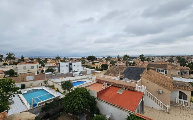 Resale - Villa -
Torrevieja - El Chaparral