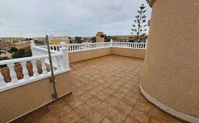Resale - Villa -
Torrevieja - El Chaparral