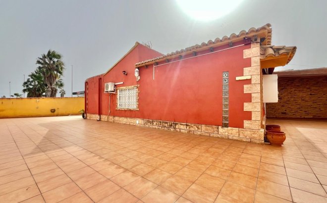 Resale - Villa -
Torrevieja - Los Balcones - Los Altos del Edén