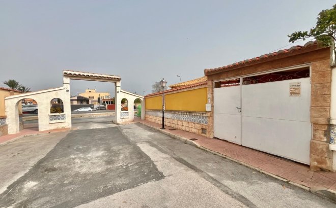 Resale - Villa -
Torrevieja - Los Balcones - Los Altos del Edén