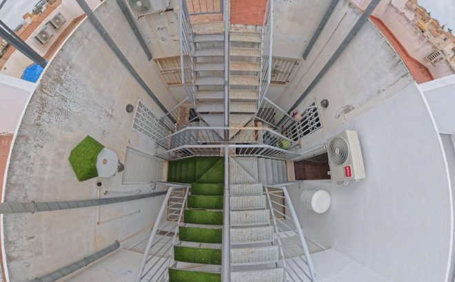 Resale - Bungalow -
Torrevieja - El Limonar