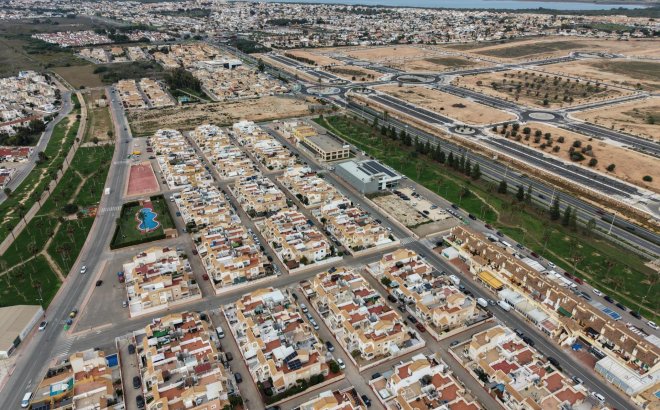 Resale - Bungalow -
Torrevieja - El Limonar