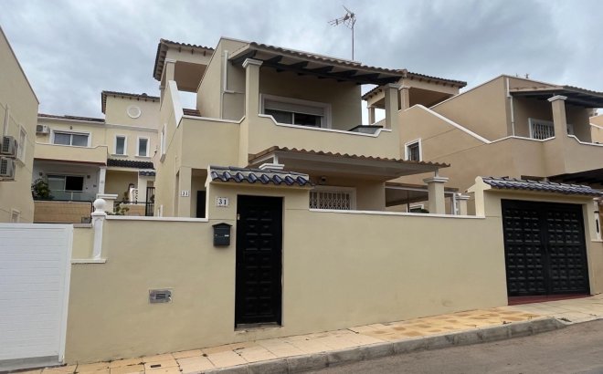 Resale - Dúplex -
San Miguel de Salinas - Las Filipinas