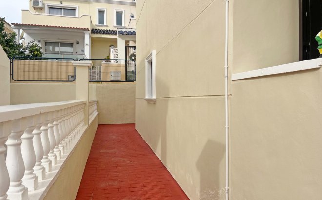 Resale - Dúplex -
San Miguel de Salinas - Las Filipinas