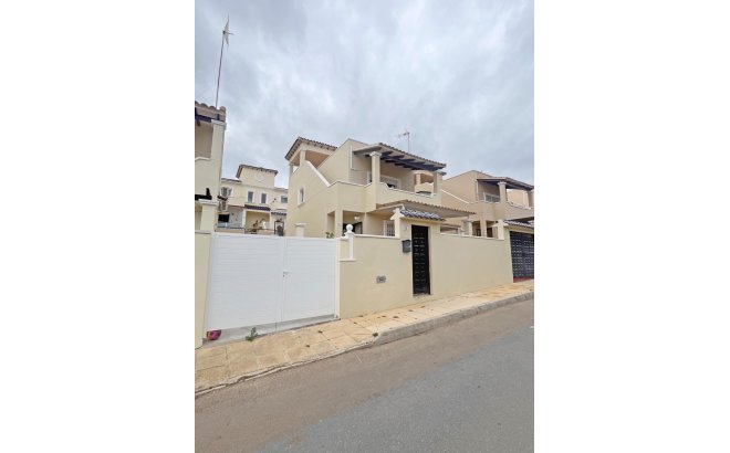 Resale - Dúplex -
San Miguel de Salinas - Las Filipinas