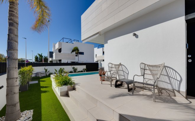 Resale - Bungalow -
Pilar de la Horadada - Costa Blanca