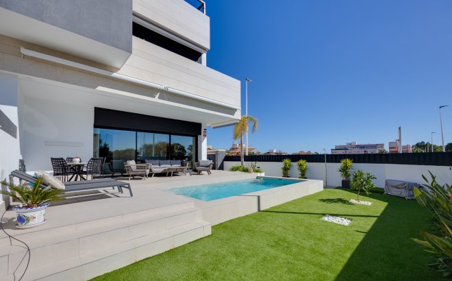 Resale - Bungalow -
Pilar de la Horadada - Costa Blanca