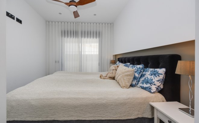 Resale - Bungalow -
Pilar de la Horadada - Costa Blanca