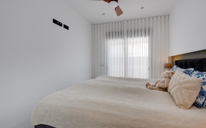 Resale - Bungalow -
Pilar de la Horadada - Costa Blanca