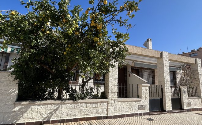 Resale - Town House -
Torre de la Horadada - Costa Blanca