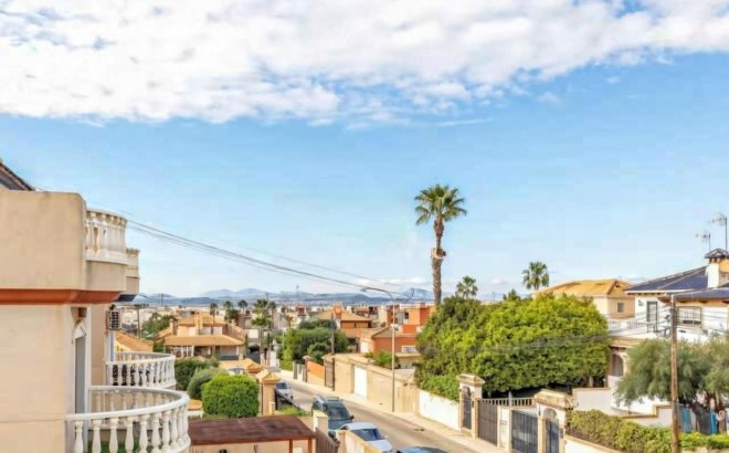 Resale - Villa -
Torrevieja - Aguas Nuevas