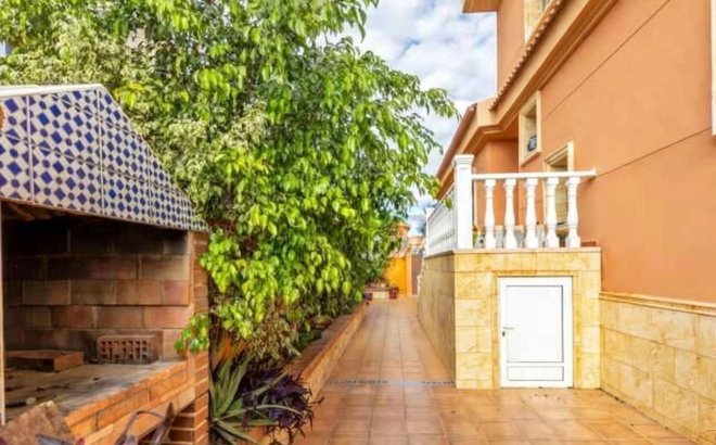 Resale - Villa -
Torrevieja - Aguas Nuevas