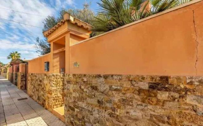 Resale - Villa -
Torrevieja - Aguas Nuevas
