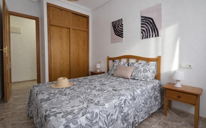 Resale - Apartment -
Torrevieja - Centro - Muelle Pesquero