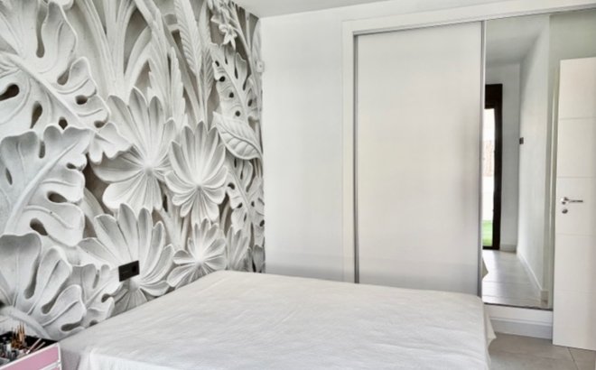 Resale - Villa -
Cabo Roig - Costa Blanca