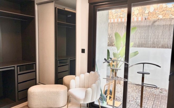 Resale - Villa -
Cabo Roig - Costa Blanca