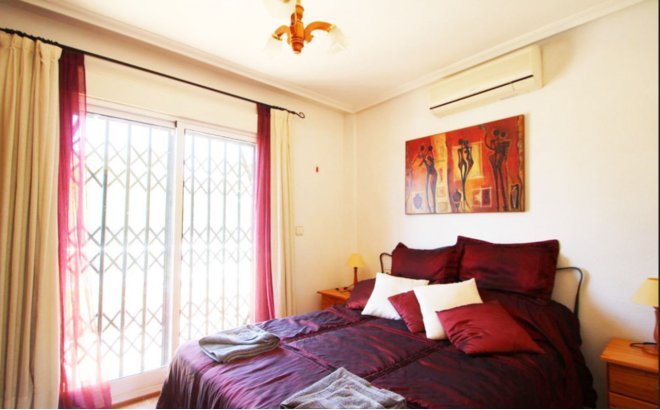 Resale - Villa -
Villamartin - Costa Blanca