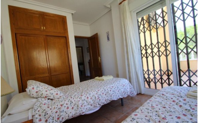 Resale - Villa -
Villamartin - Costa Blanca