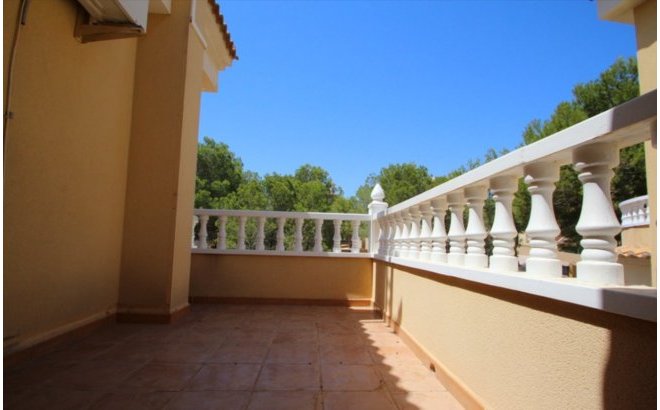 Resale - Villa -
Villamartin - Costa Blanca