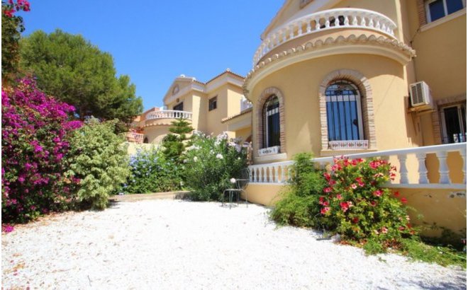 Resale - Villa -
Villamartin - Costa Blanca