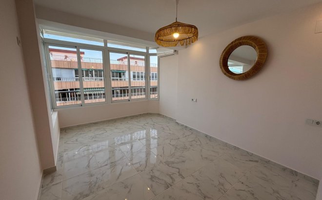 Resale - Penthouse -
Torrevieja - Acequion