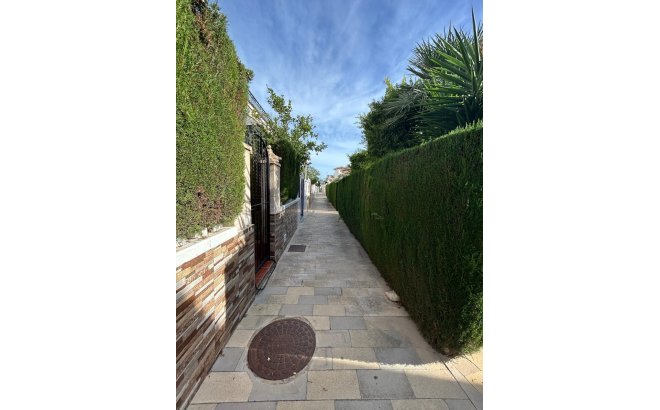 Resale - Dúplex -
Orihuela Costa - Punta Prima