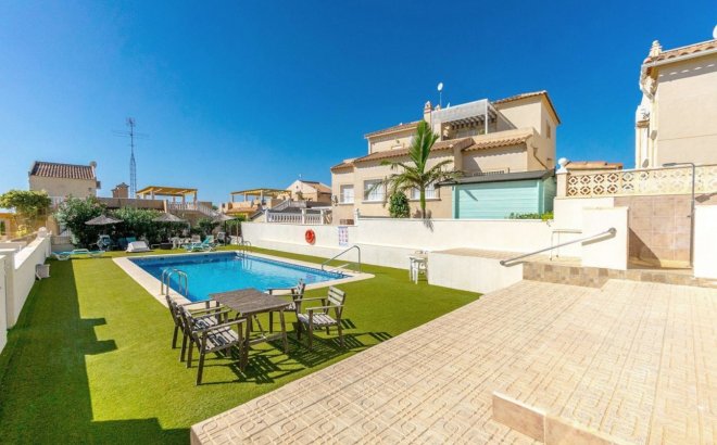 Revente - Bungalow -
San Miguel de Salinas - Inland