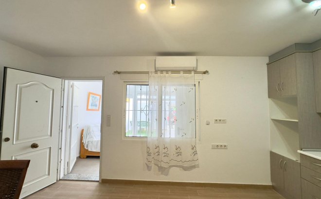 Resale - Bungalow -
Torrevieja - El Limonar