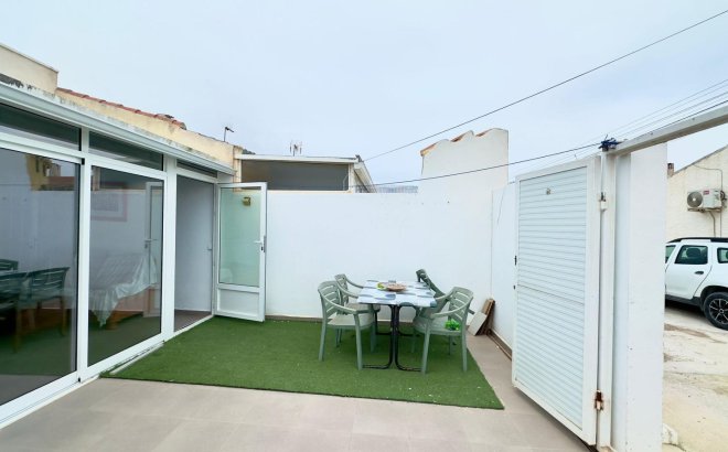 Resale - Bungalow -
Torrevieja - El Limonar