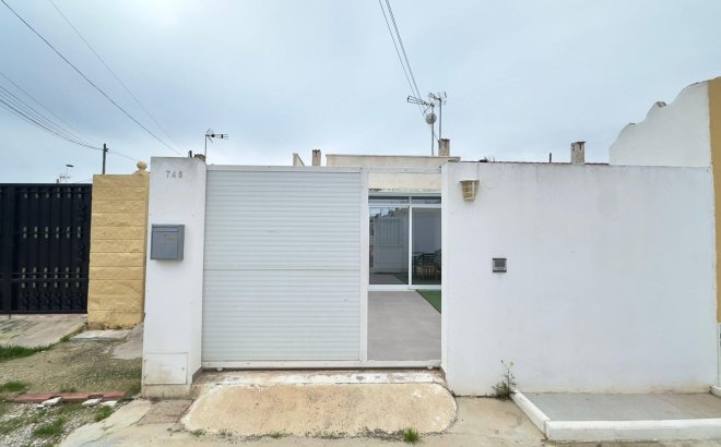 Resale - Bungalow -
Torrevieja - El Limonar