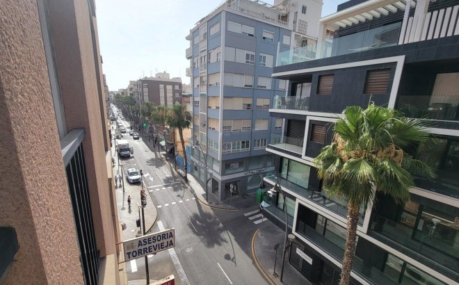 Resale - Apartment -
Torrevieja - Centro