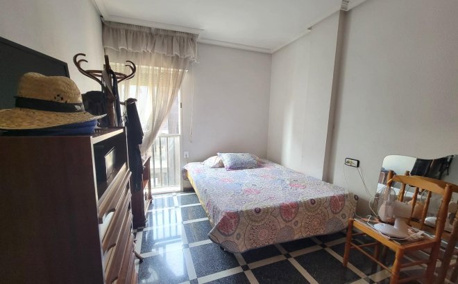 Resale - Apartment -
Torrevieja - Centro