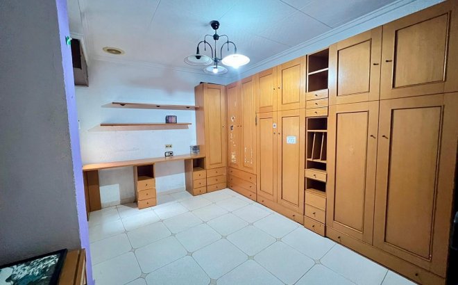 Revente - Appartement -
Torrevieja - Centro