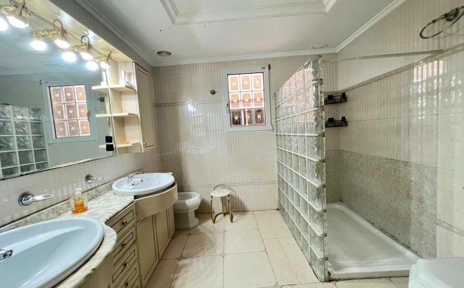 Revente - Appartement -
Torrevieja - Centro