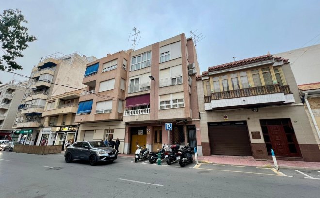 Revente - Appartement -
Torrevieja - Centro