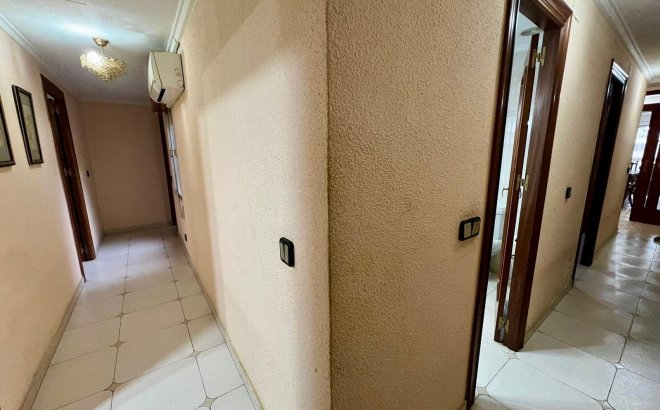 Revente - Appartement -
Torrevieja - Centro