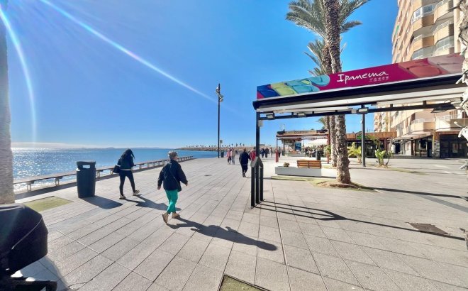 Revente - Appartement -
Torrevieja - Centro