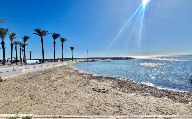 Revente - Appartement -
Torrevieja - Centro