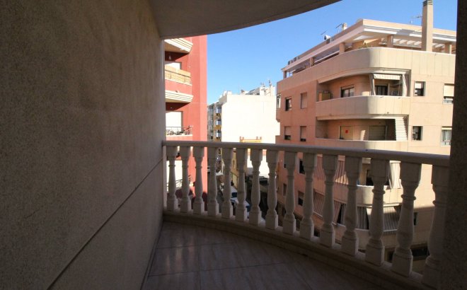 Revente - Appartement -
Torrevieja - Centro