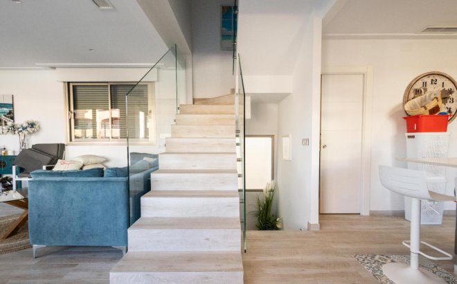 Resale - Villa -
Orihuela Costa - Costa Blanca