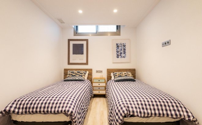 Resale - Villa -
Orihuela Costa - Costa Blanca