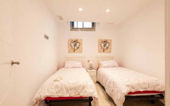 Resale - Villa -
Orihuela Costa - Costa Blanca