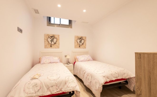 Resale - Villa -
Orihuela Costa - Costa Blanca