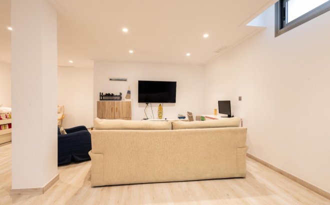 Resale - Villa -
Orihuela Costa - Costa Blanca