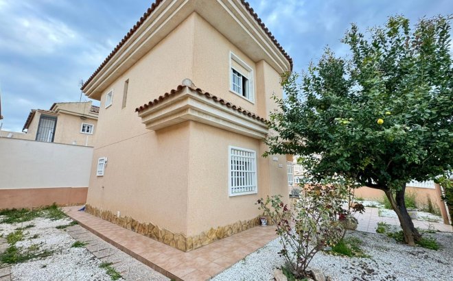 Herverkoop - Villa -
Torrevieja - Costa Blanca